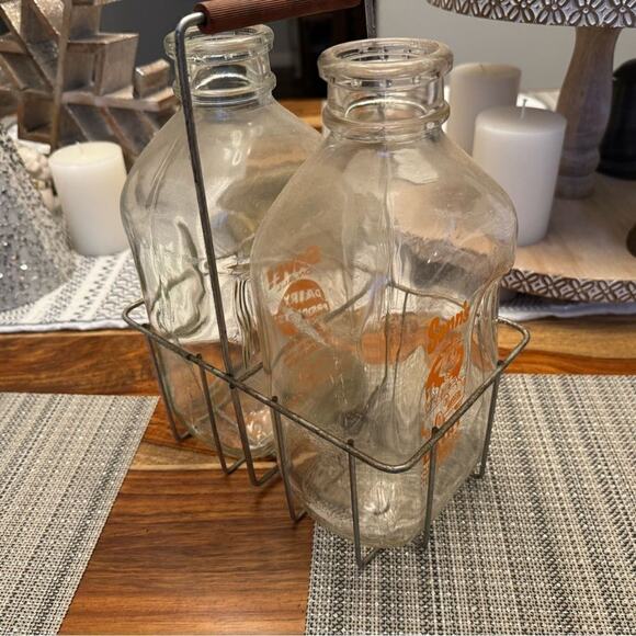 Vintage Home Design Milk Carrier with Two Milk Bottles Rustic Home Antique - Picture 1 of 8